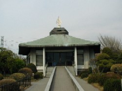 写真：市川市霊園霊堂全景