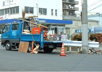 緊急補修作業中