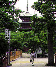 写真:法華経寺五重塔