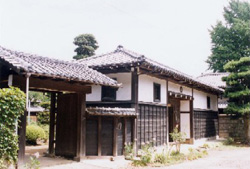 長屋門（板橋総本家）