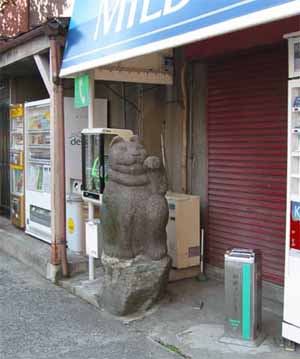 写真：南八幡の招き猫像