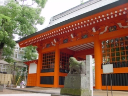 葛飾八幡宮・随神門（クリックすると八幡・菅野界隈の紹介ページにリンクします）