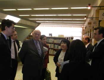 中央図書館見学