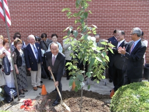 日本庭園開設記念植樹式