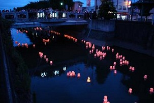 写真　灯篭流し