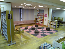 写真:行徳図書館2階フロア