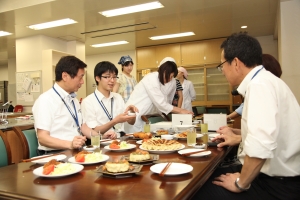 試食の様子