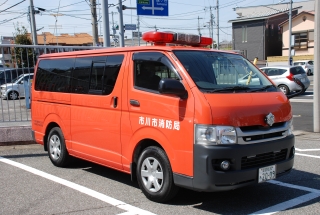 広報車