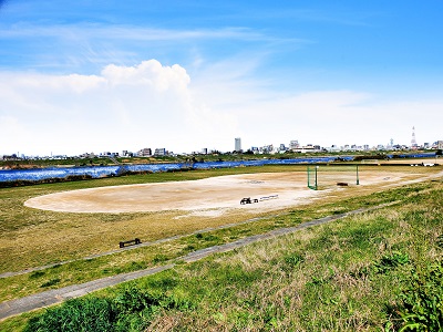 写真：江戸川河川敷野球場