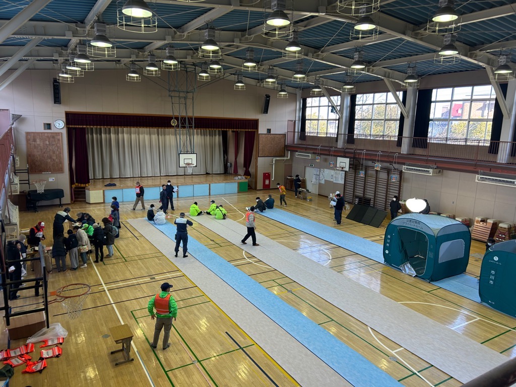 写真：避難所（体育館）の様子