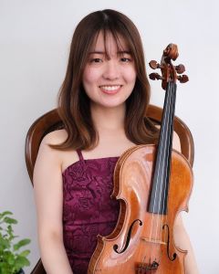 ヴィオラ奏者の中村紫音のアーティスト写真