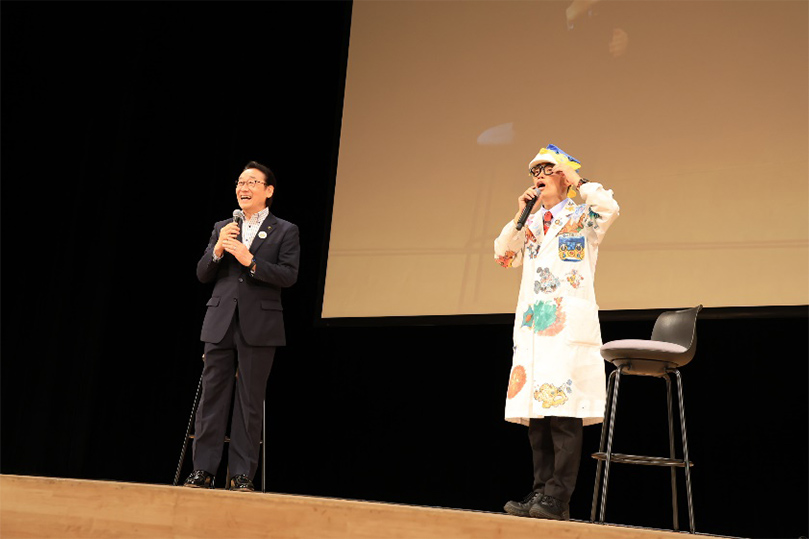 写真:さかなクン講演会の様子1