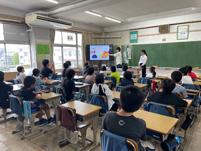 写真:「未来ノート」を用いた授業の様子2
