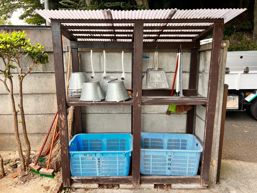 慰霊碑 倉庫