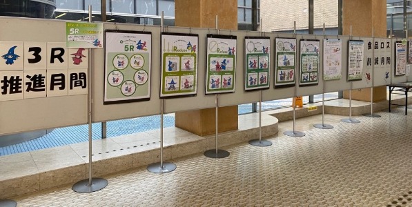 写真:令和7年度10月パネル展示の様子