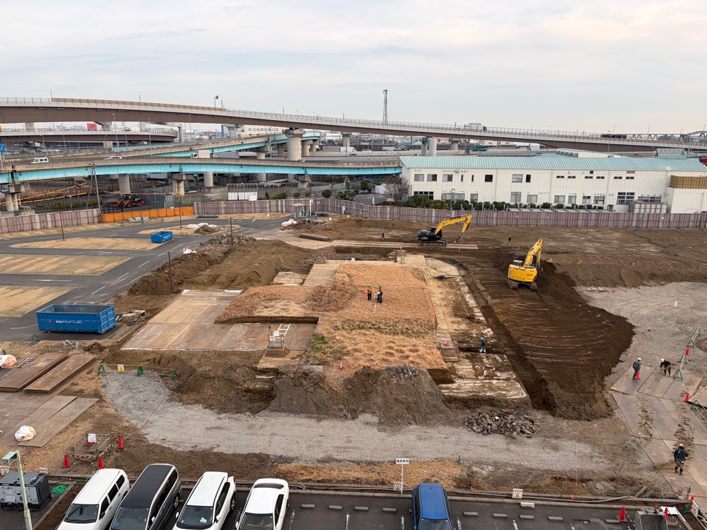 写真：整地・鋤取り作業風景（道路側）