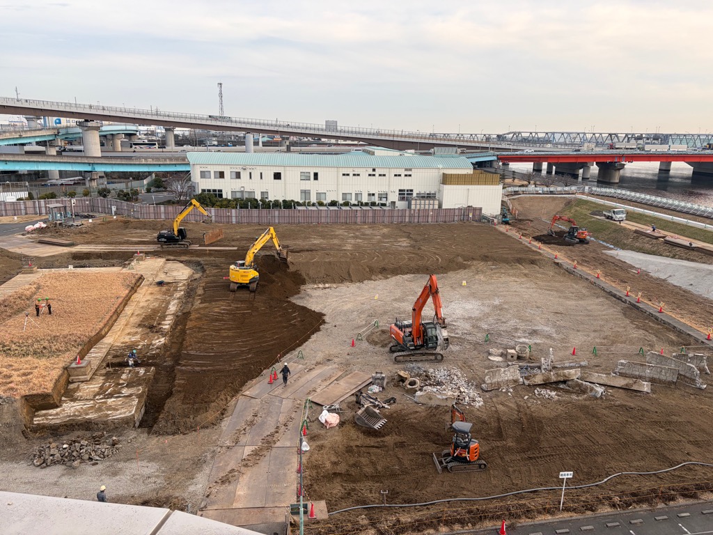 写真：整地・鋤取り作業風景（河川側）