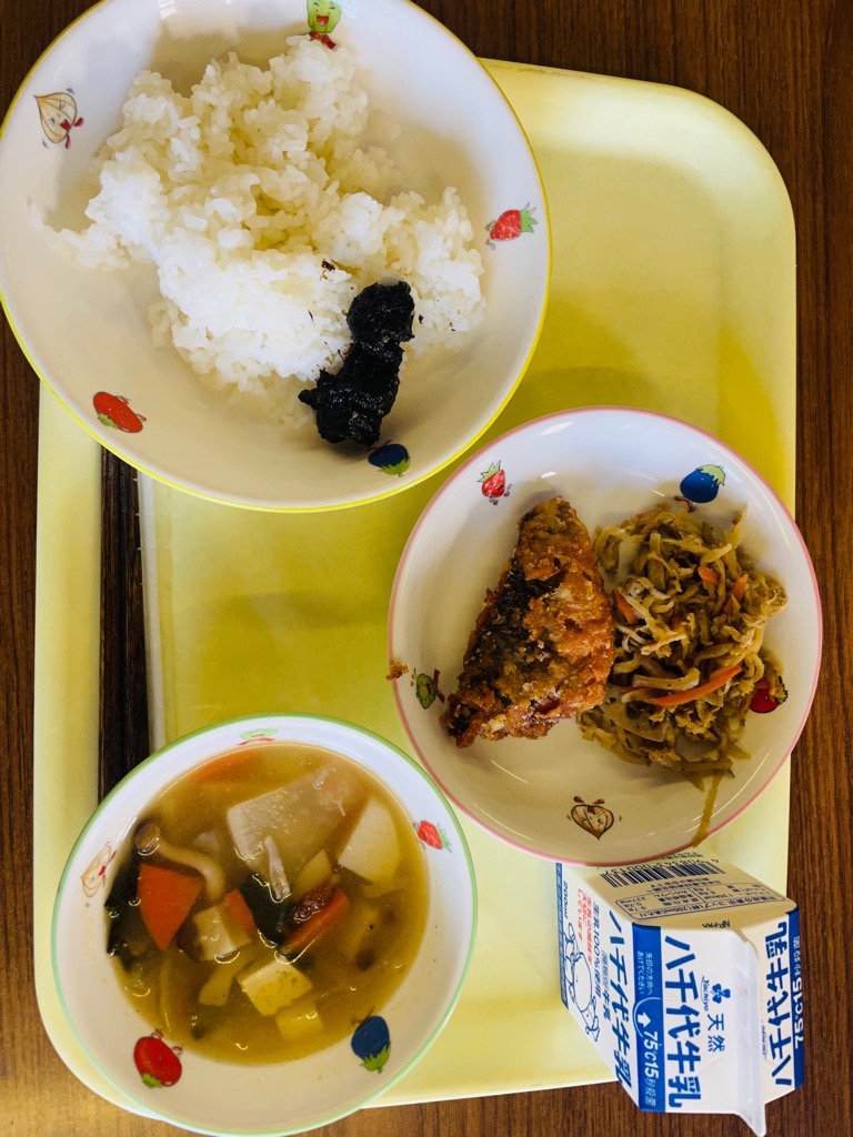 のりの佃煮が提供された給食の写真