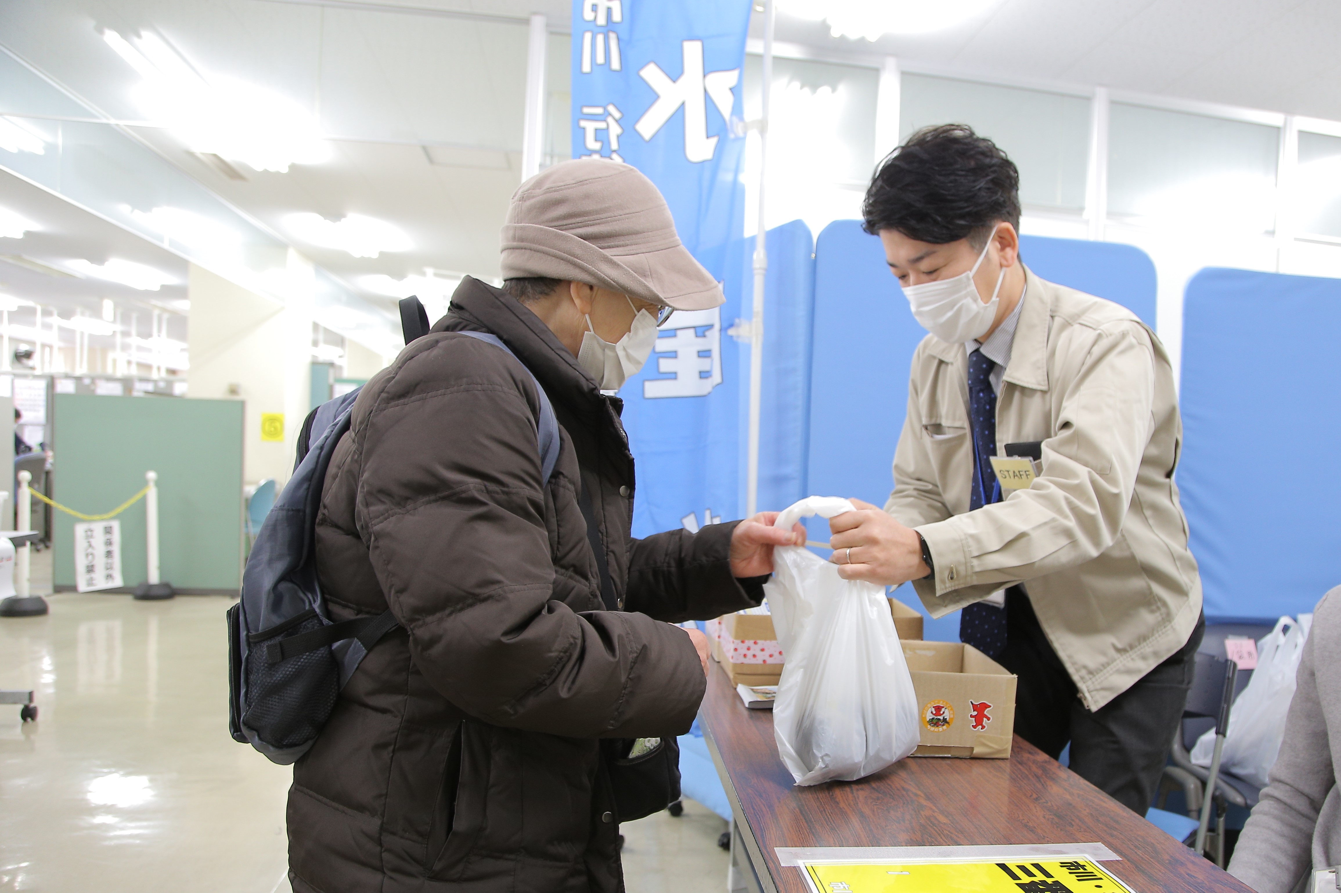 行徳支所での生ノリ販売の様子の写真
