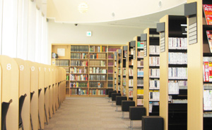 市川駅南口図書館の写真