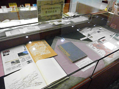ガラスケース 江戸名所図会 写真:ガラスケース 江戸名所図会