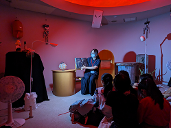 写真:こわいおはなし会の様子 写真:こわいおはなし会の様子
