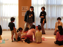 写真：えほん福笑　会の様子