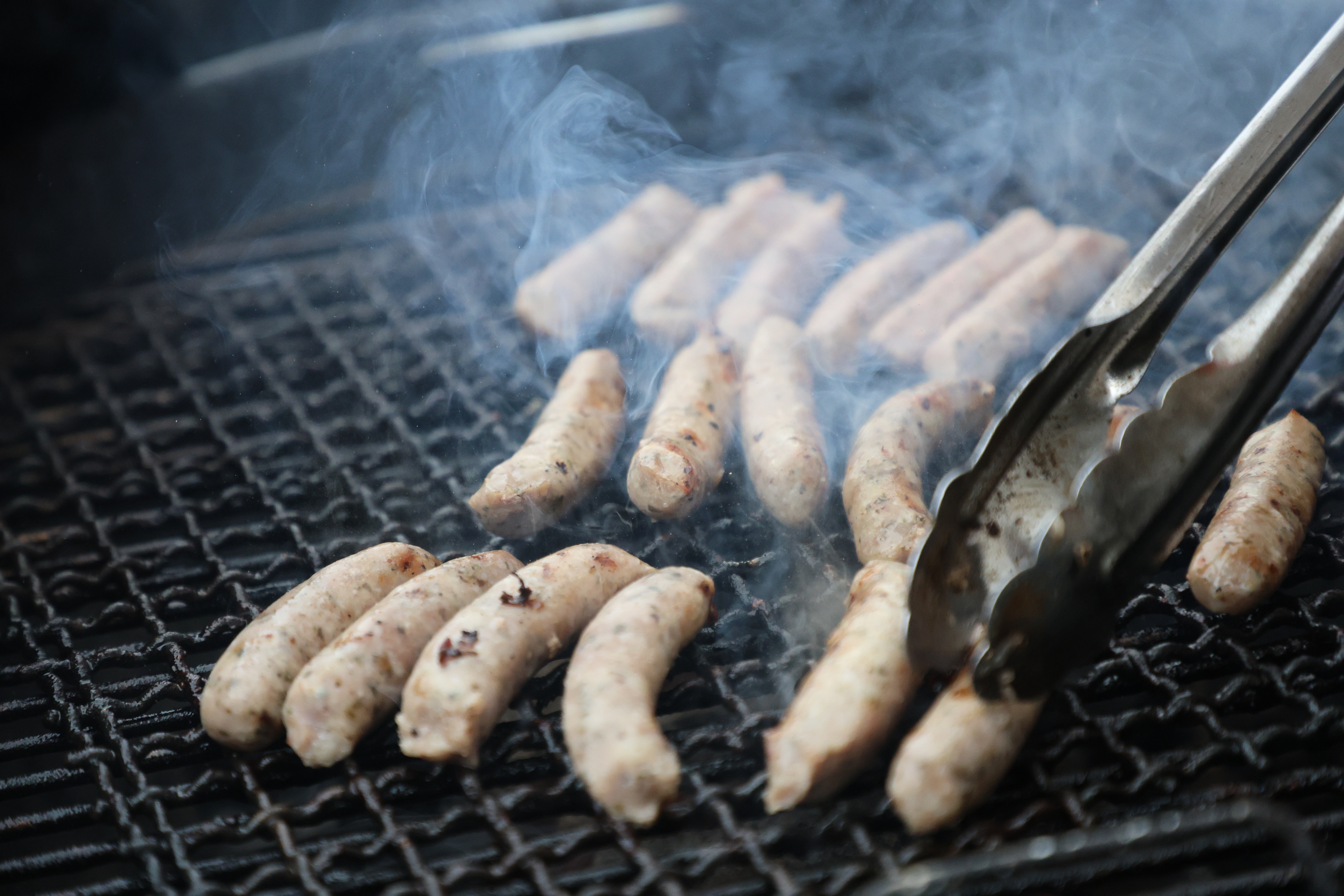 写真：調理中のソーセージ