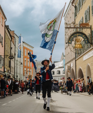開幕パレードの様子