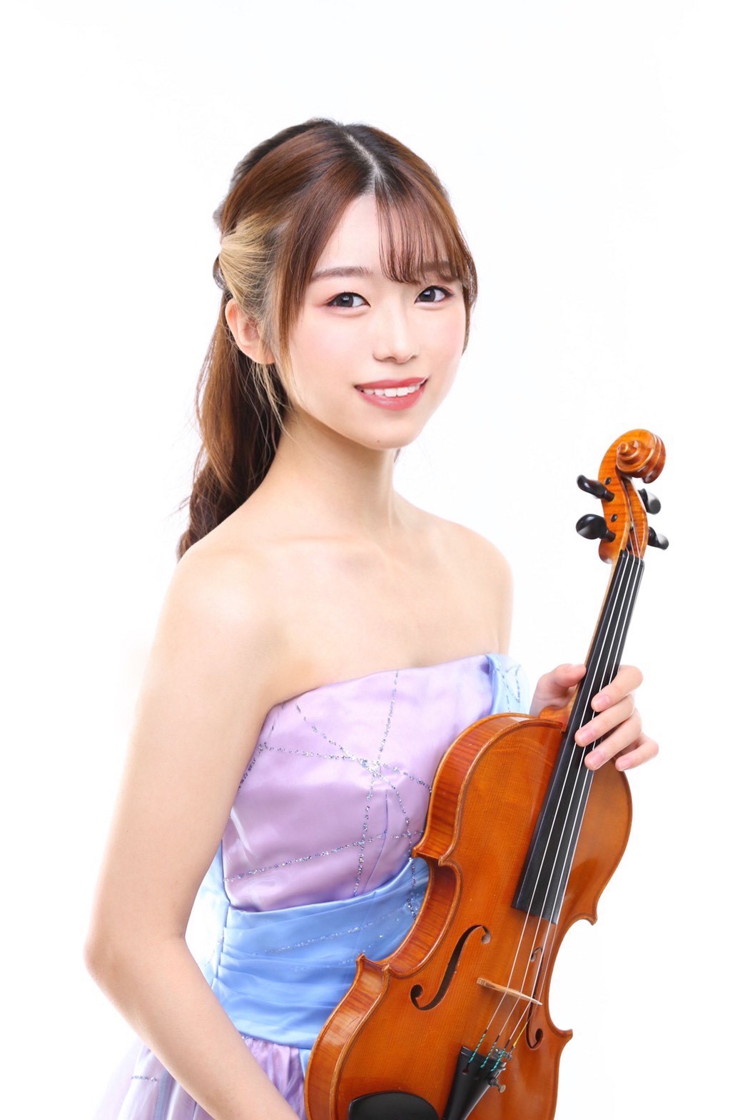 写真：ヴァイオリン奏者　後藤伶那さん