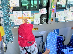 飾り付けの様子(花の子保育園)写真4