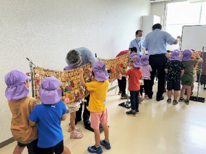 飾り付けの様子(市川梨の花保育園)写真2