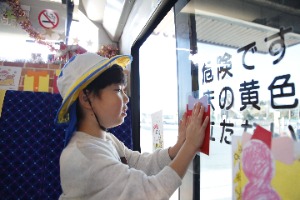 写真：大野保育園の園児による飾りつけの様子4