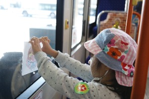 写真：大野保育園の園児による飾りつけの様子6