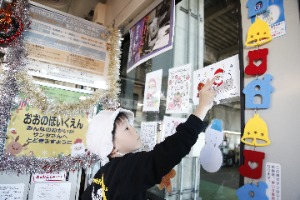 写真：大野保育園の園児による飾りつけの様子8