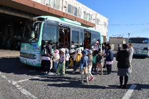 写真：大野保育園の園児による飾りつけの様子9