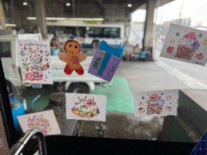 写真：市川梨の花保育園の園児による飾りつけの様子8