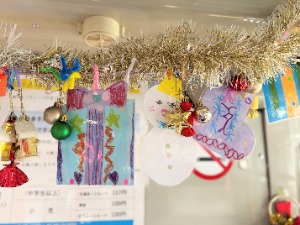 写真：大町不二幼稚園の園児による飾りつけの様子6