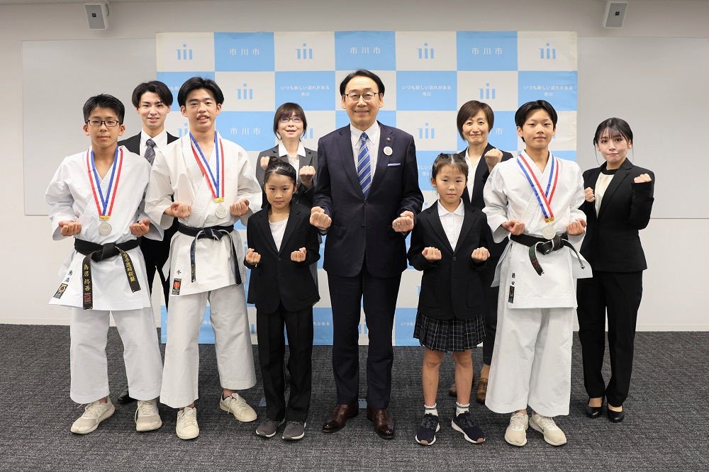 写真：田中市長と明桜塾のみなさん