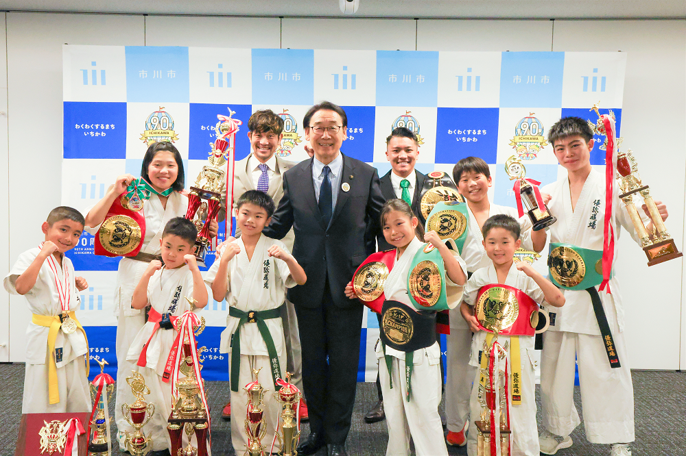 写真：田中市長と優弥道場の皆さん