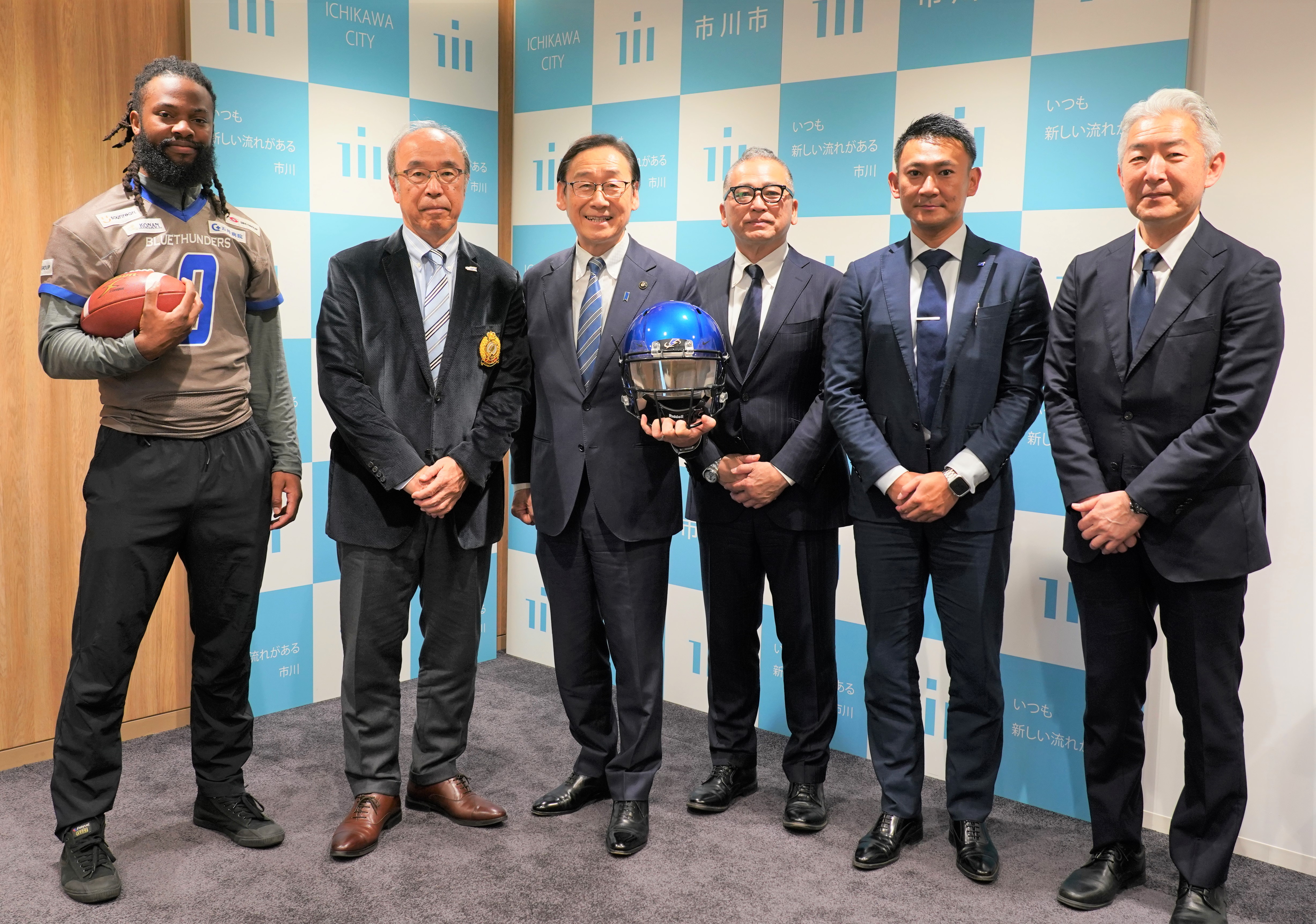 写真：田中市長と今回来訪された皆さん