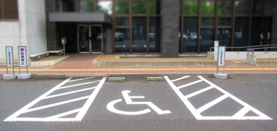 駐車区画（障害者等用駐車区画）の写真