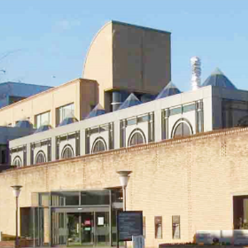 中央図書館・ こどもとしょかんの写真