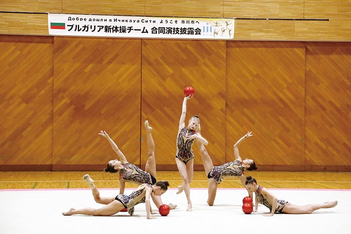 ブルガリア新体操代表チームによる合同演技披露会の様子