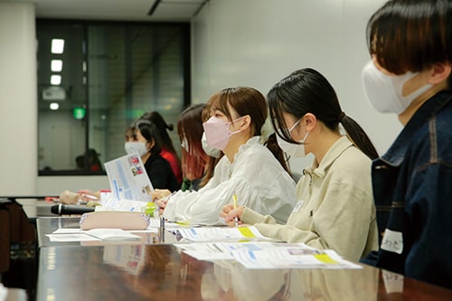 画像:実行委員、出演者、協力事業者などで話し合い