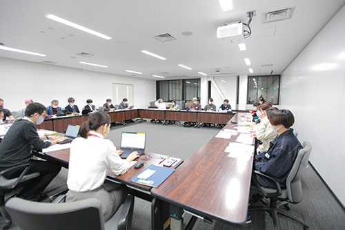 画像:実行委員、出演者、協力事業者などで話し合い
