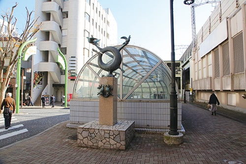 画像:平和の像(平成6年3月設置)