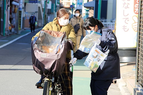 画像：2月17日に行われた街頭指導の様子