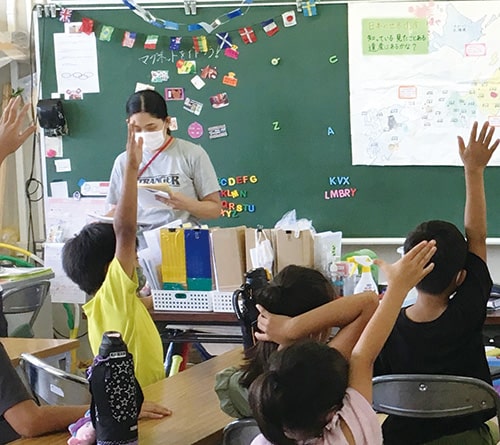 画像：放課後子ども教室でのクイズ大会の様子