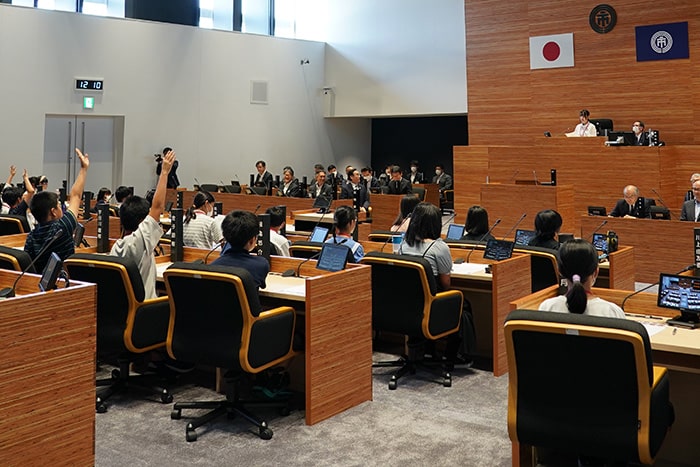 画像：児童議会開会（8月）